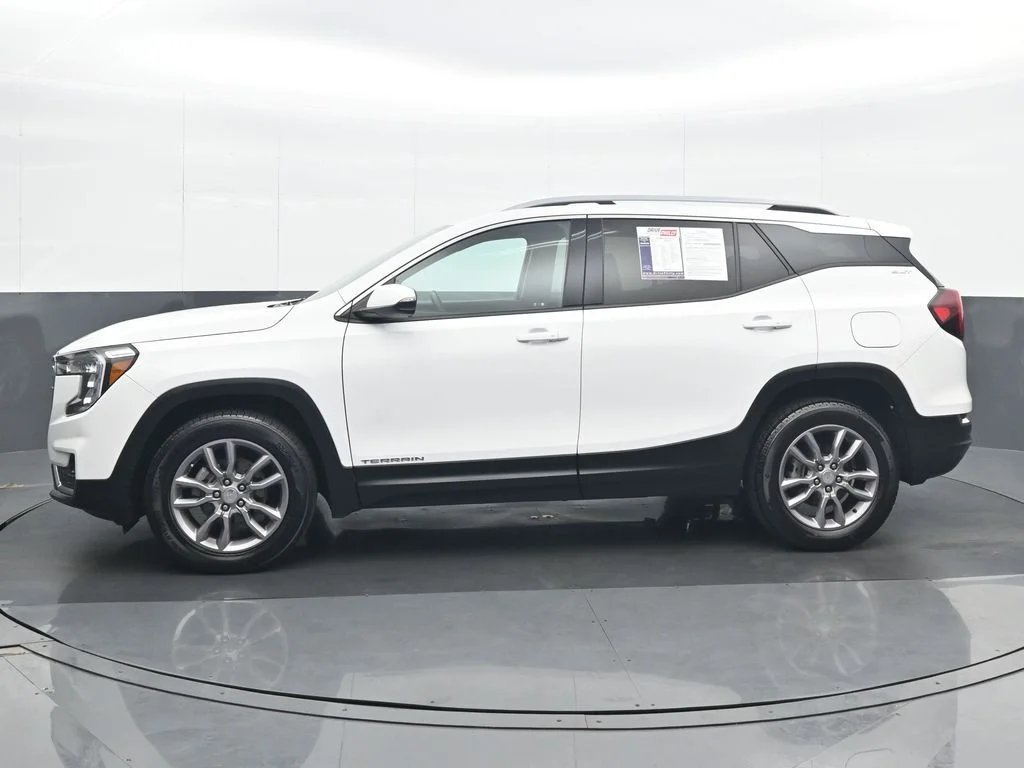 Used 2024 White GMC SLT image 3
