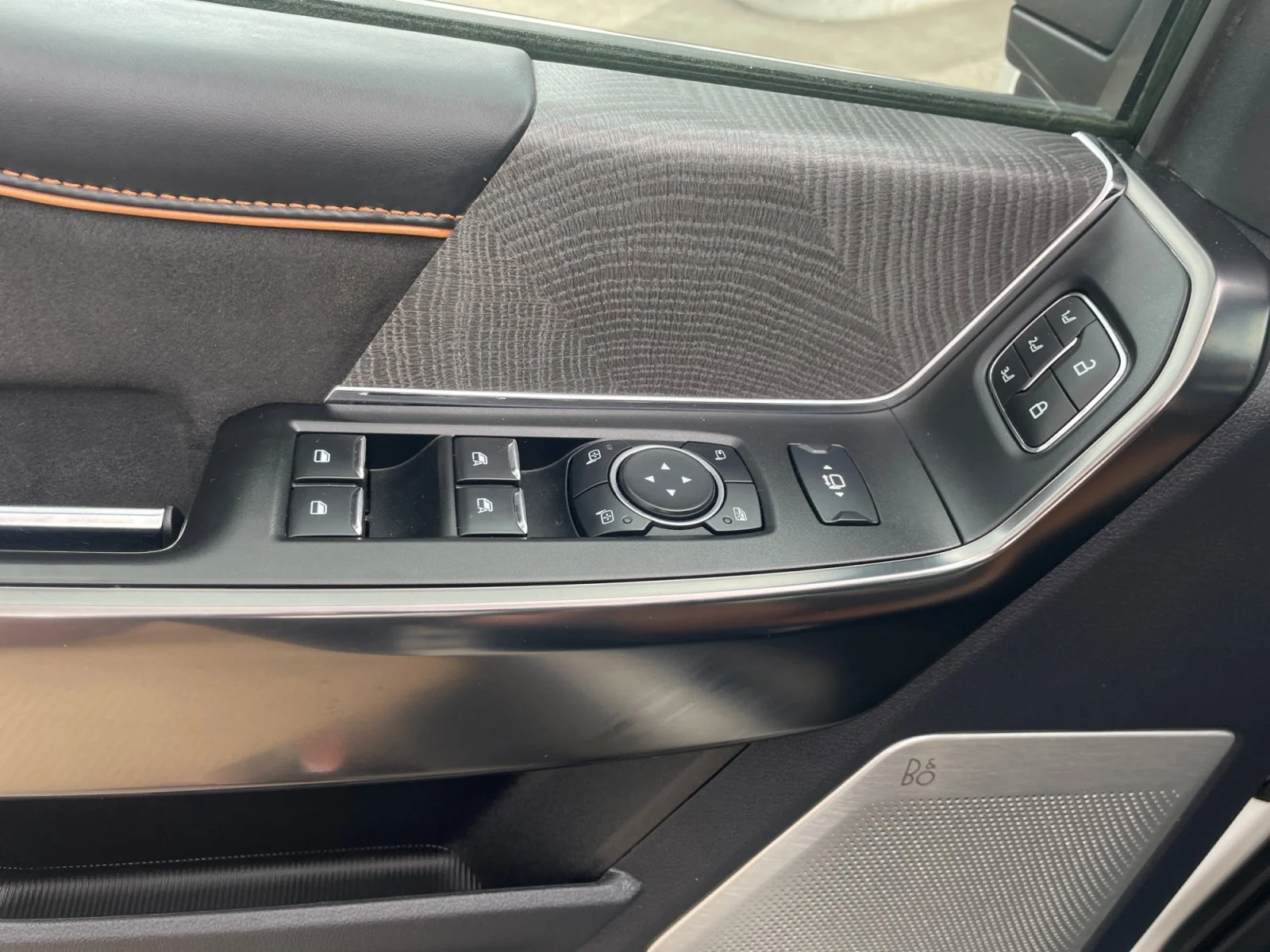 Used 2024  Ford PLATINUM SuperCrew image 17