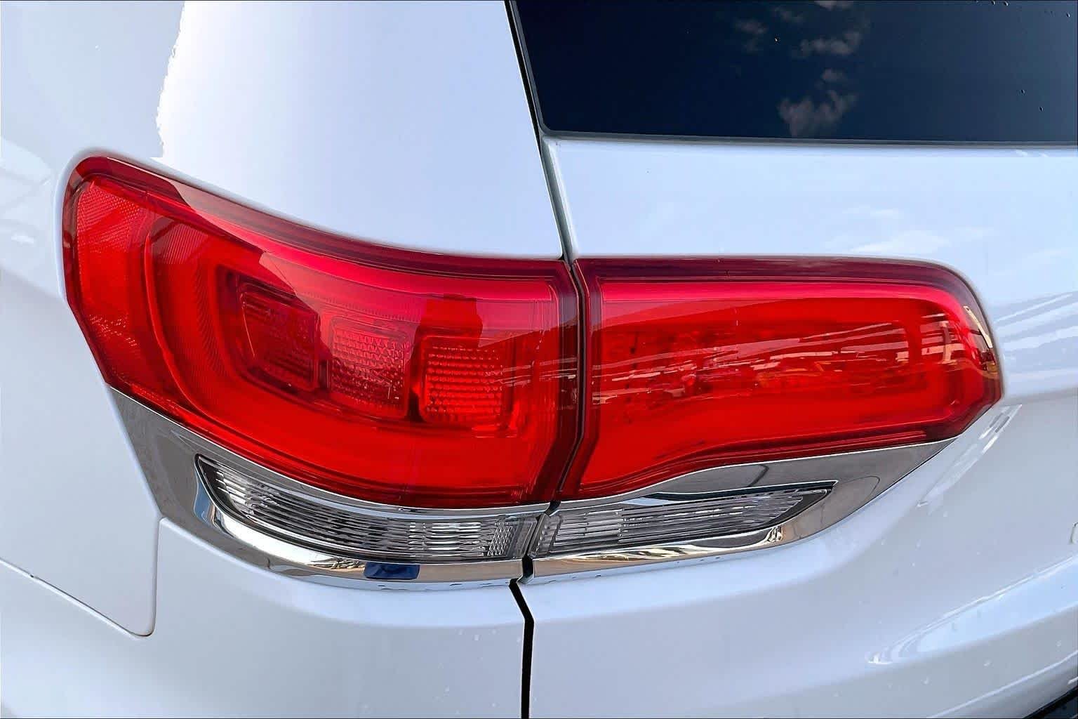 Used 2016 Bright White Clearcoat Jeep Limited image 26