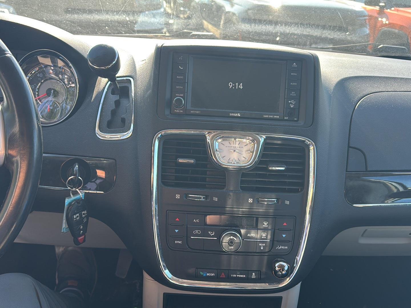 Used 2013 Billet Silver Metallic Chrysler Touring image 12