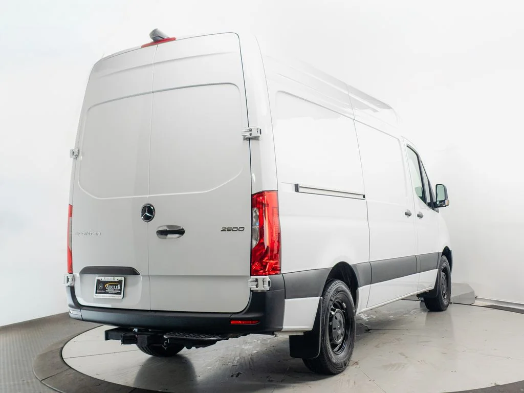 Used 2025 White Mercedes-Benz Cargo 144 WB image 19