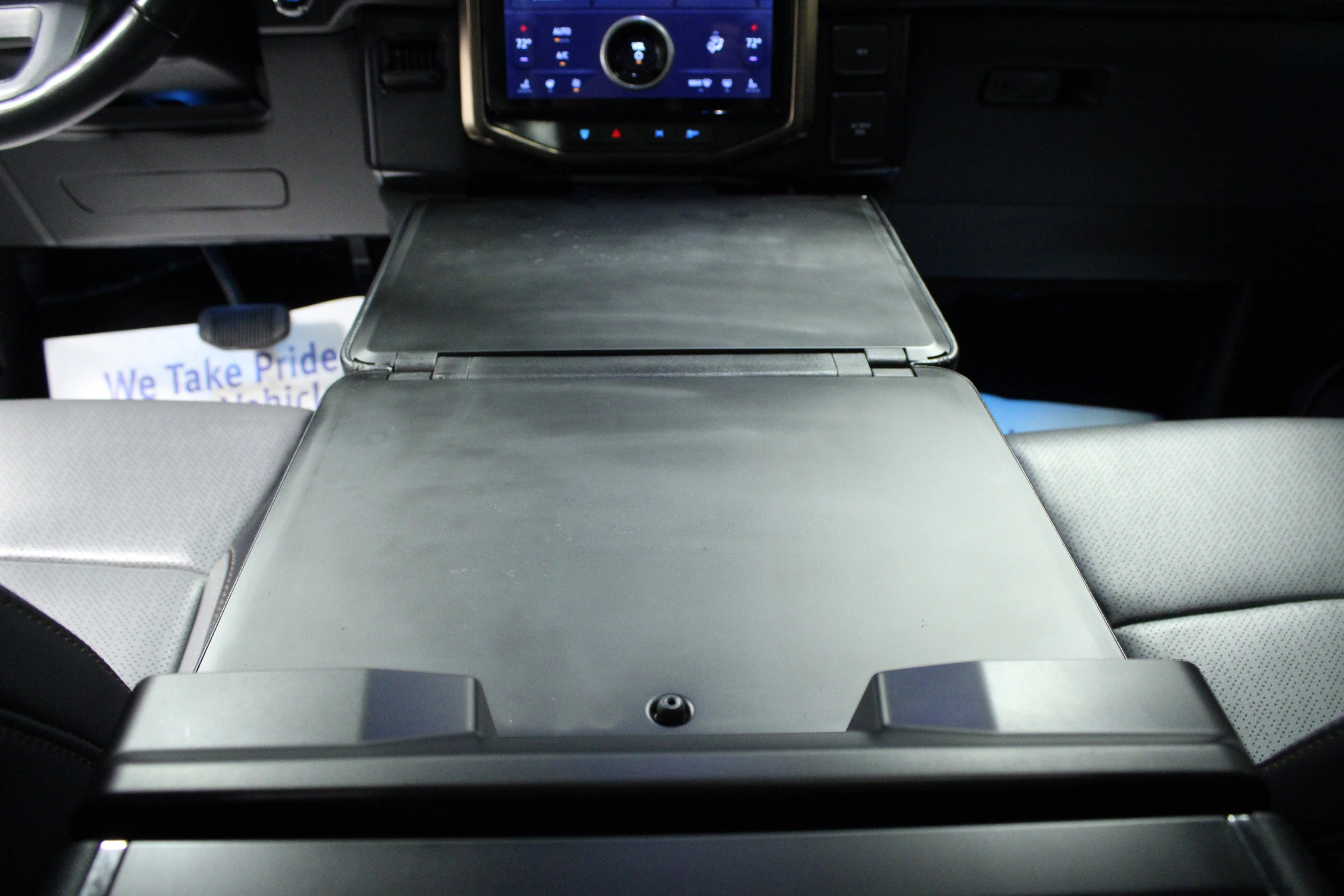 Used 2024 Carbonized Gray Metallic Ford Lariat image 20