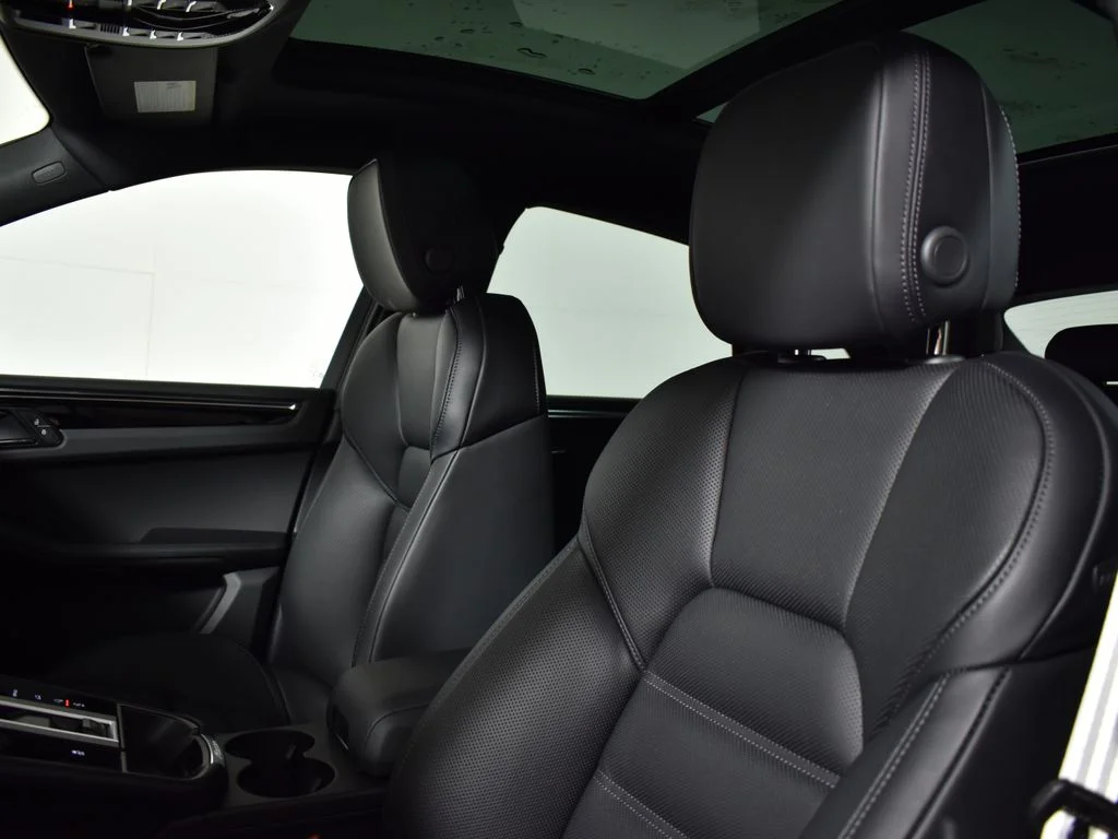 2026 Porsche Macan - Photo 15