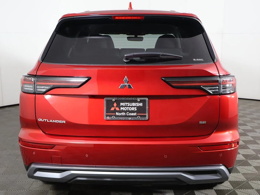 2025 Mitsubishi Outlander SE - Photo 16