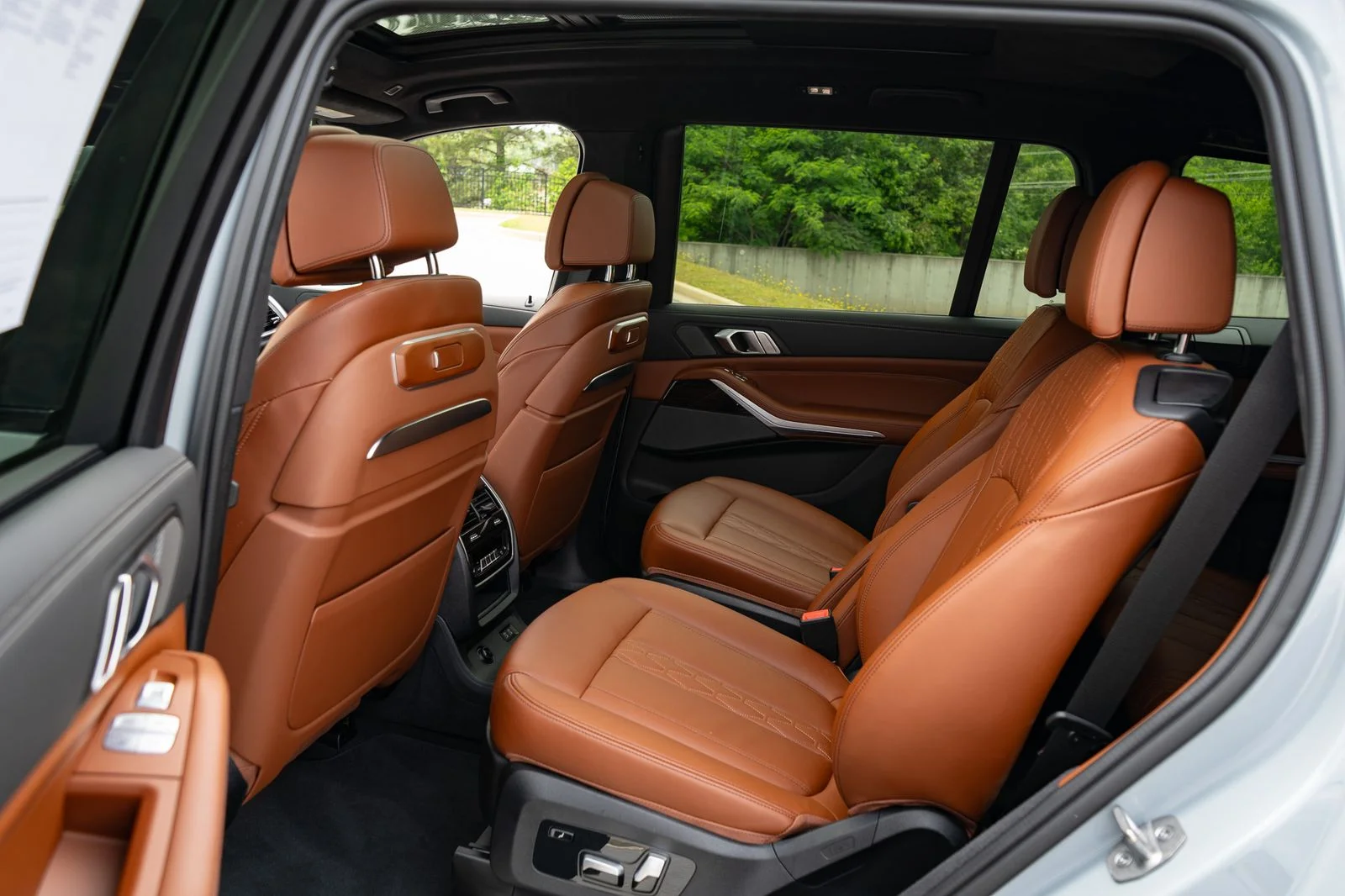 Used 2023 Gray BMW M60i image 35