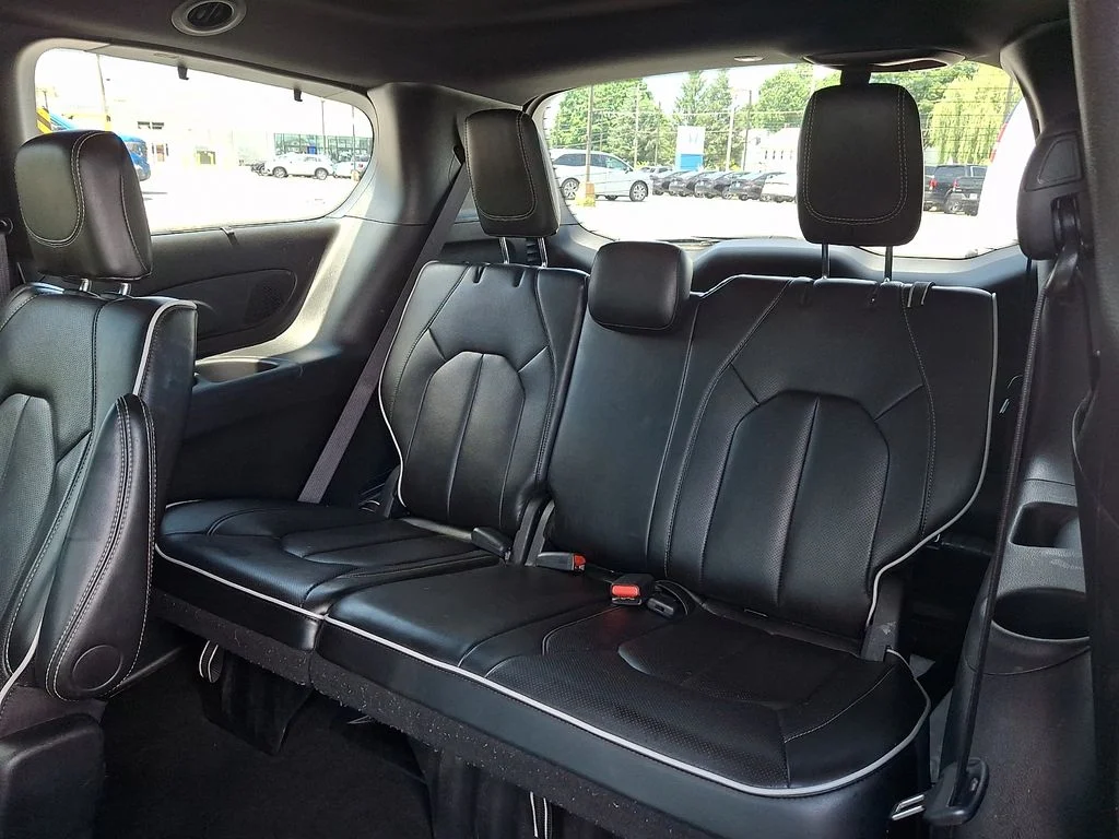 Used 2025 Black Chrysler Limited image 11