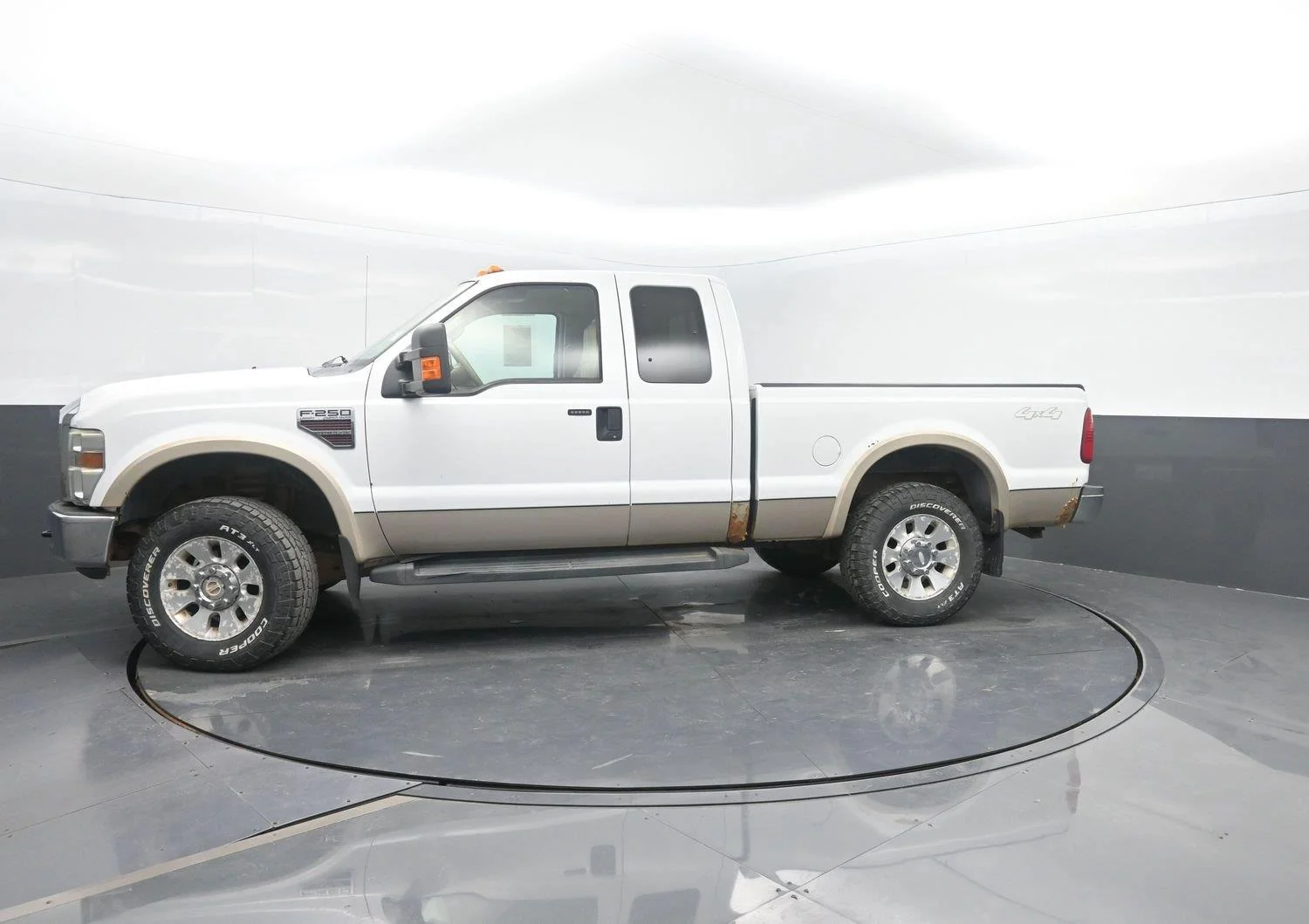 Used 2008 White Ford XL image 2
