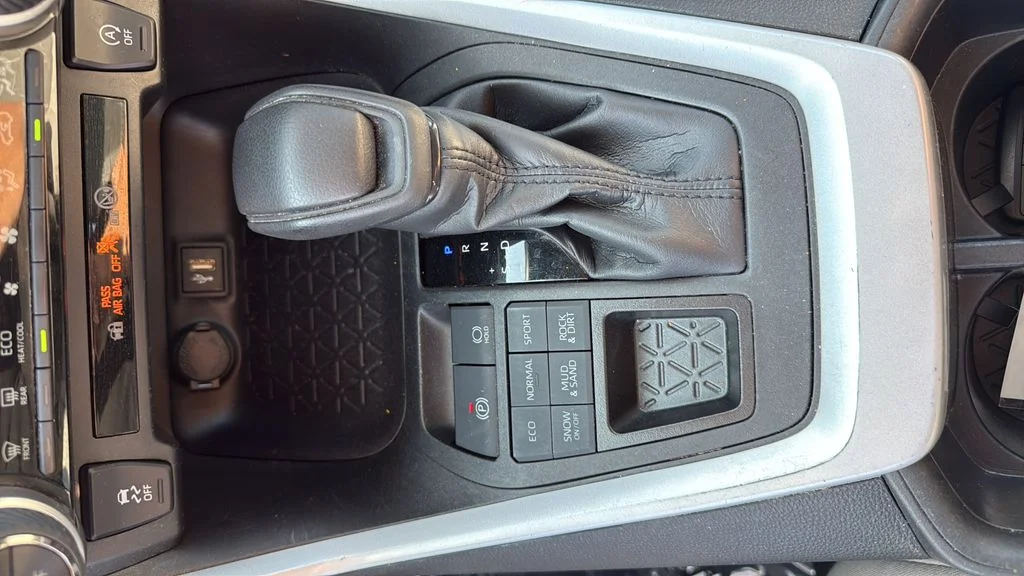 Used 2023 White Toyota XLE image 17