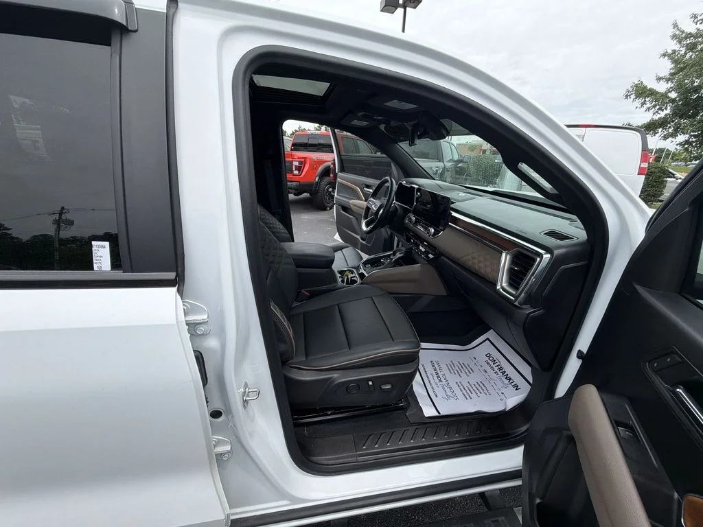 Used 2024 White GMC Denali image 25