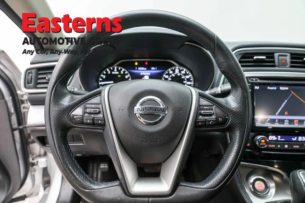 Used 2018 Silver Nissan 3.5 S image 10