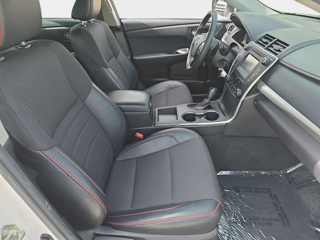 Used 2017  Toyota SE image 12
