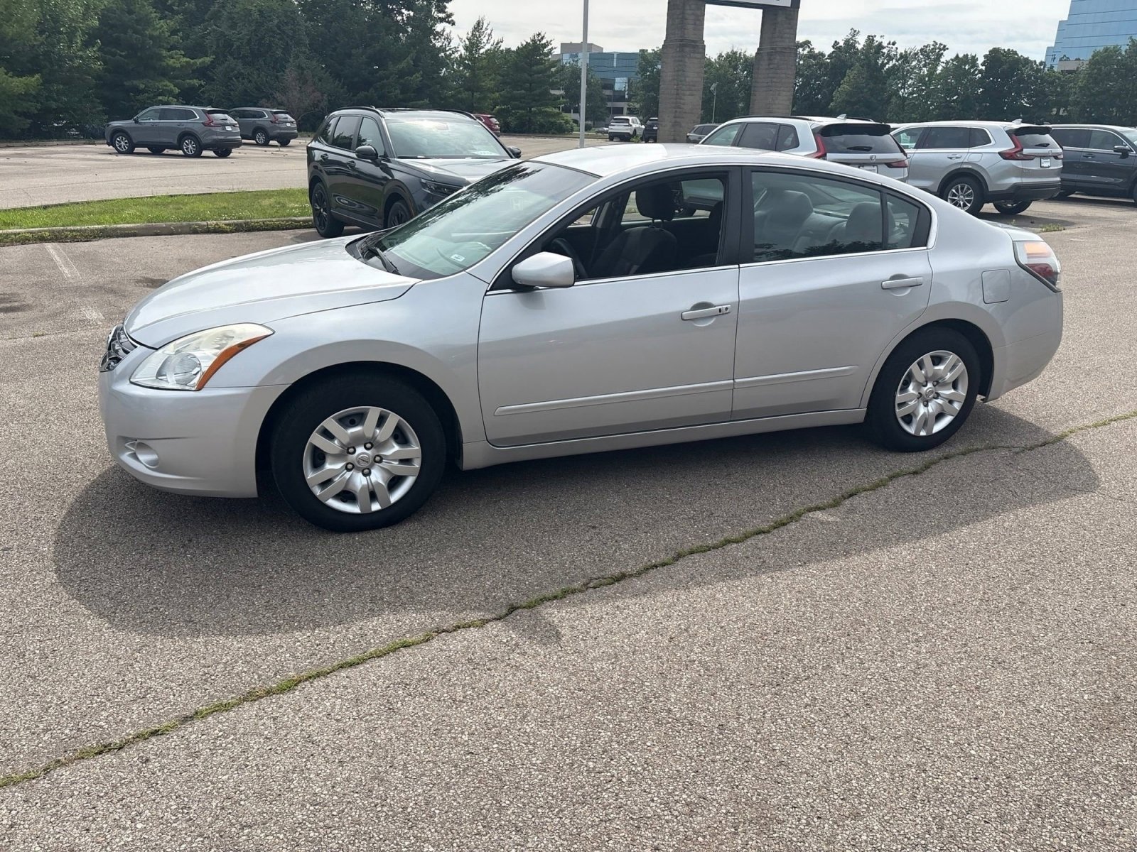 Used 2011 Brilliant Silver Metallic Nissan 2.5 S image 9
