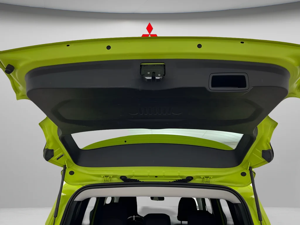 Used 2018 Hypergreen Clearcoat Jeep Latitude image 35