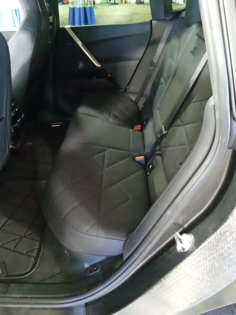 Used 2024 Red BMW xDrive50 image 10