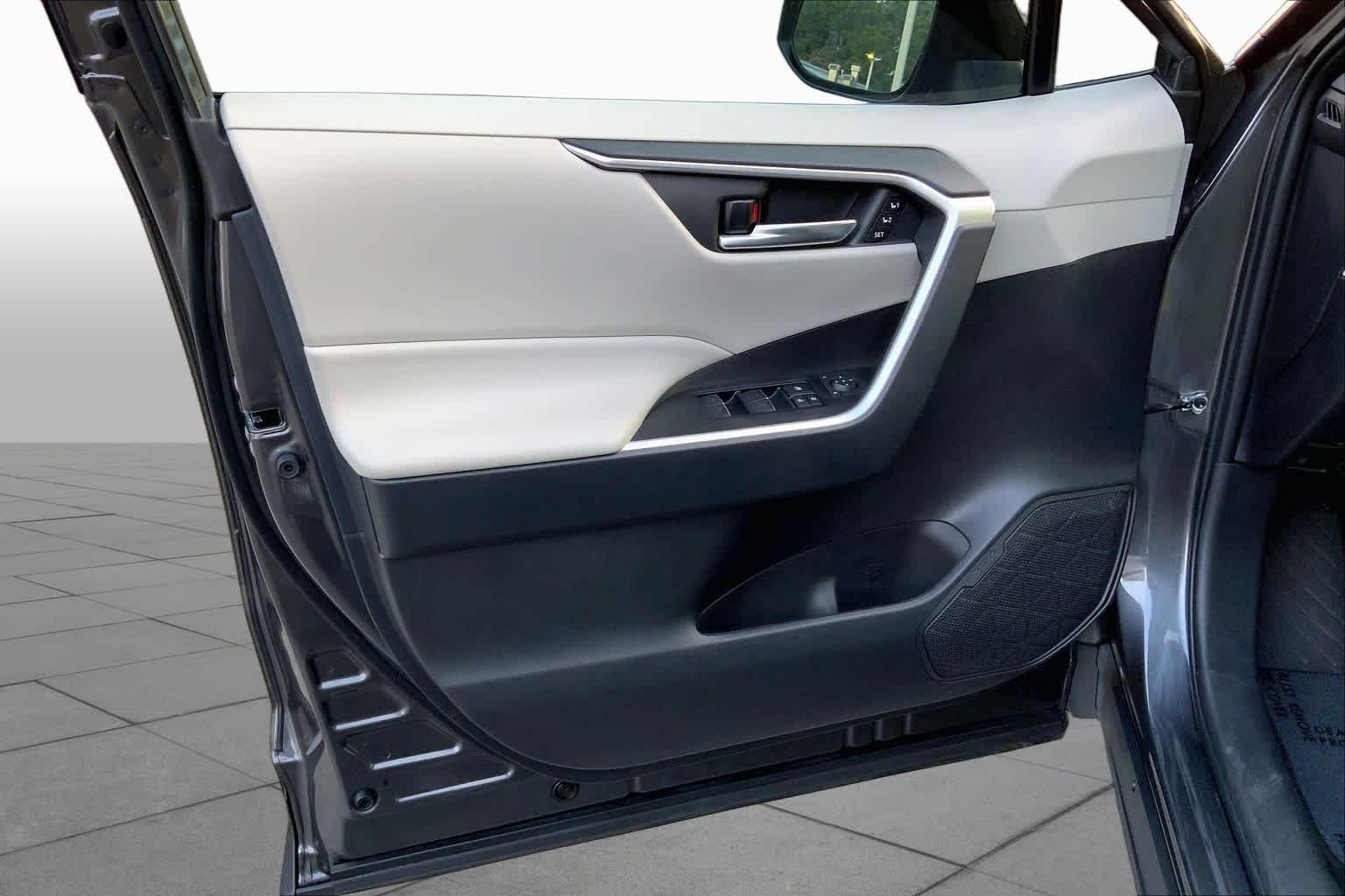 Used 2024 Magnetic Gray Metallic Toyota XLE Premium image 21