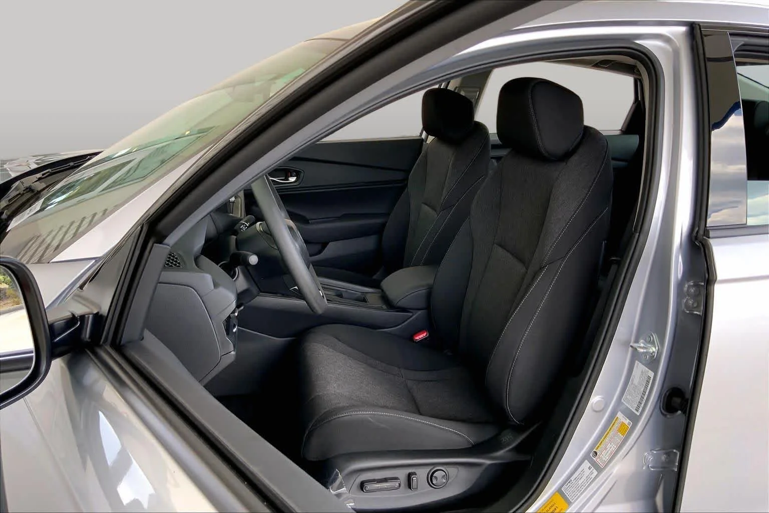 Used 2026 Solar Silver Metallic Honda SE image 8