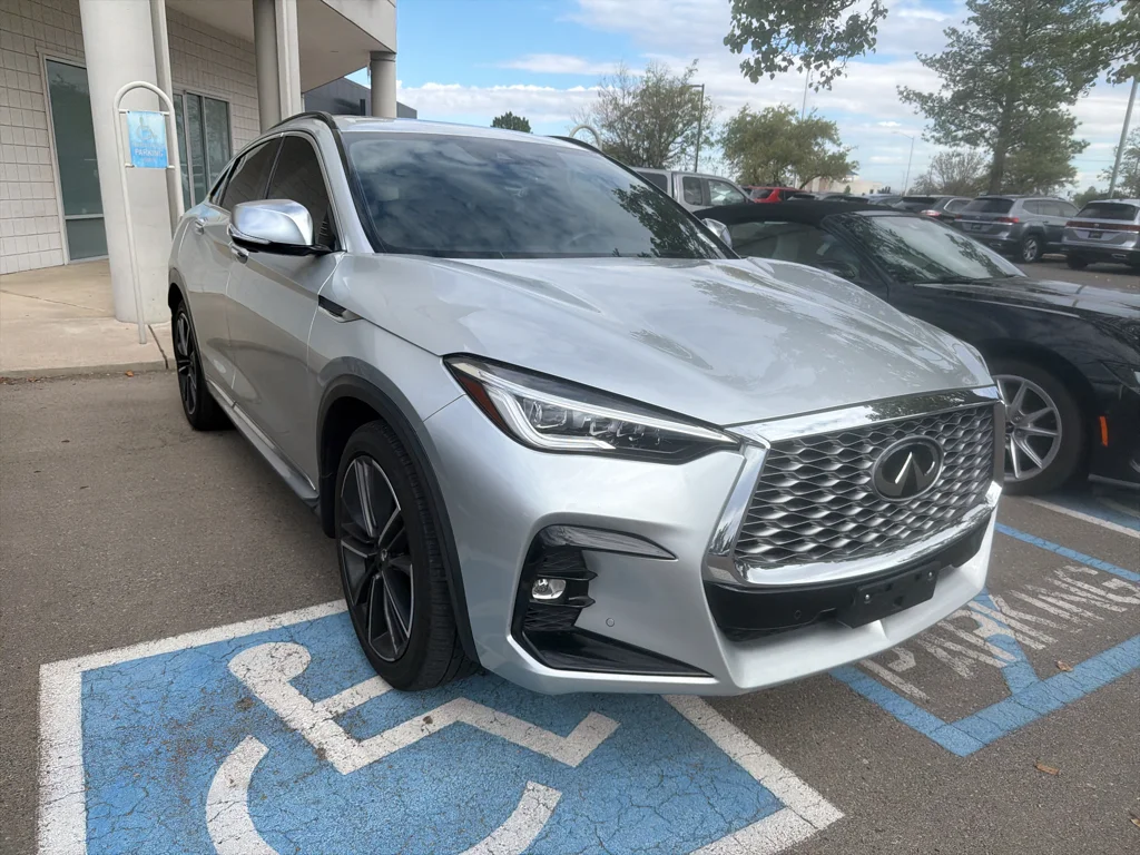 Used 2022 Liquid Platinum INFINITI ESSENTIAL image 3