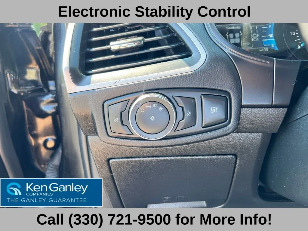Used 2022 Black Ford SE image 29
