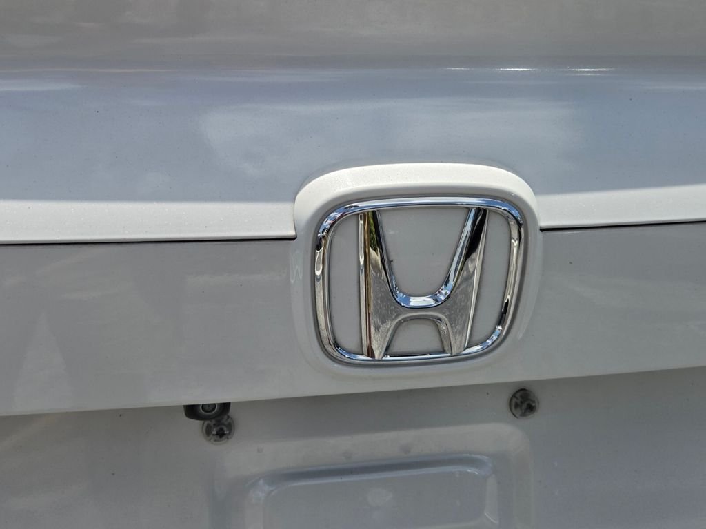 Used 2018 White Honda EX-L image 9