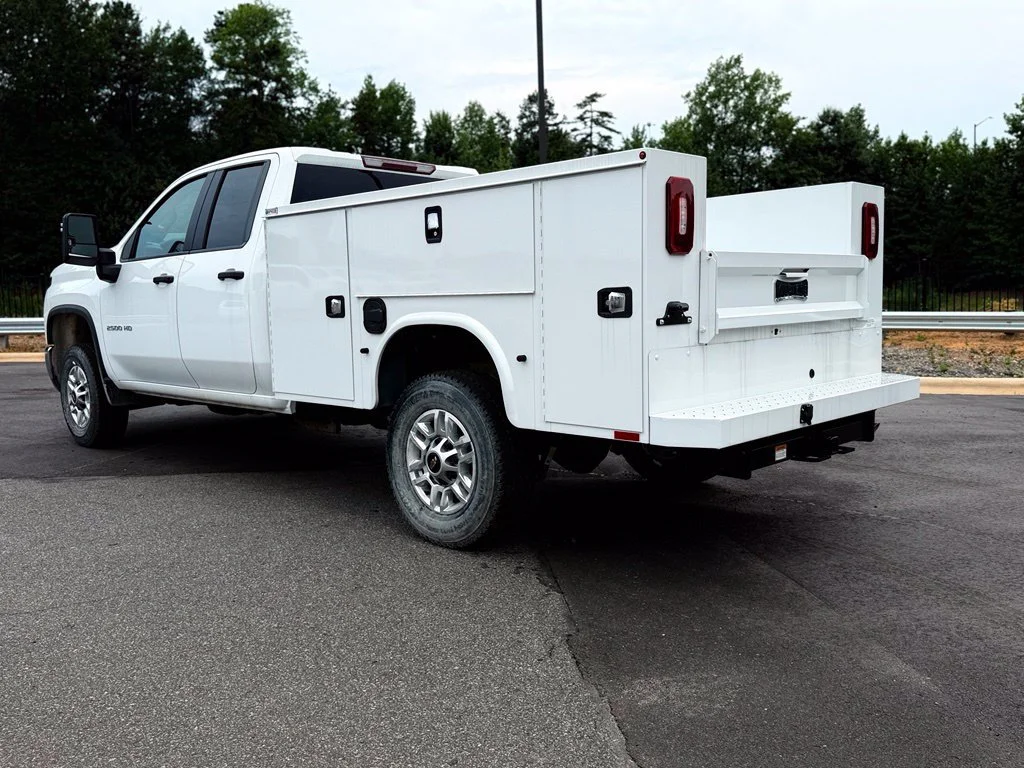 New 2026 Summit White Chevrolet WT image 6
