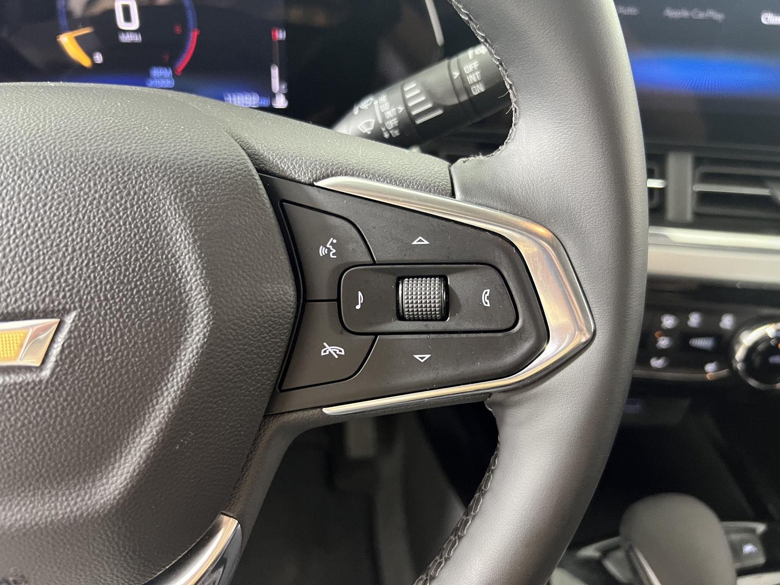 Used 2025 Mosaic Black Metallic Chevrolet LT image 15