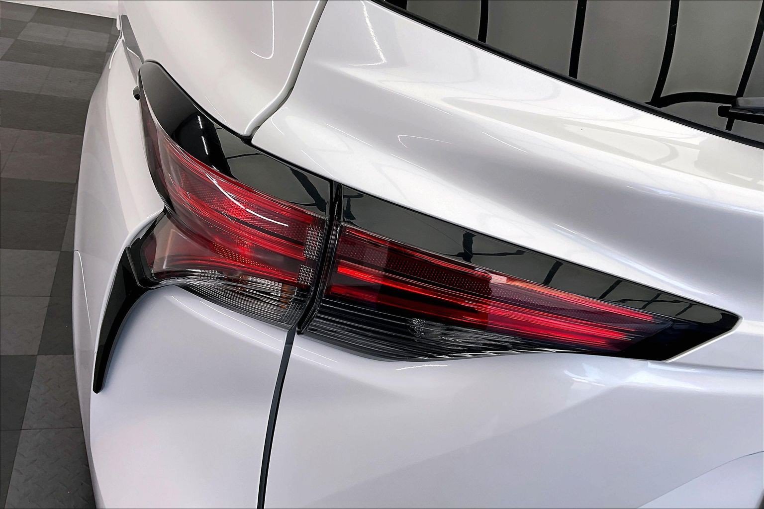 Used 2022 Wind Chill Pearl Toyota XLE image 30
