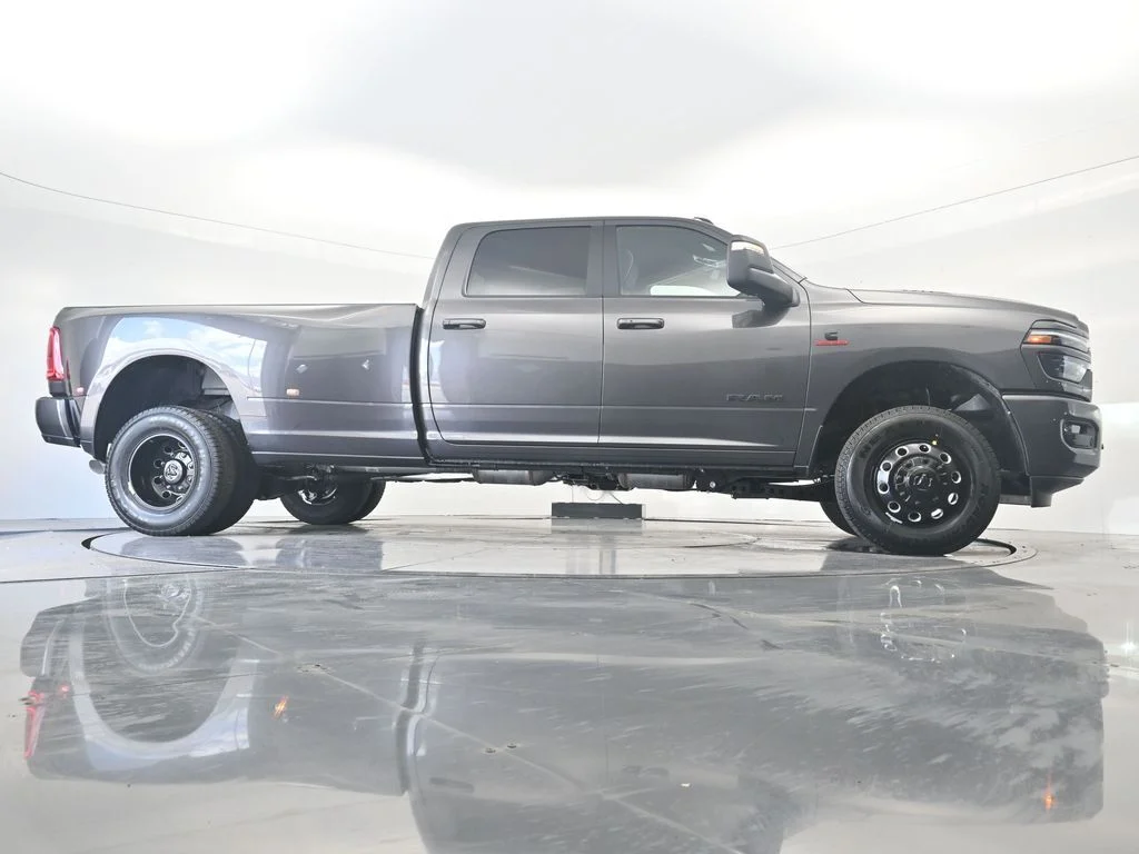 New 2026 Granite Crystal Metallic Clear-Coat Exterior Paint RAM Laramie image 38