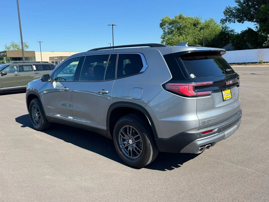 Used 2025 Silver GMC Elevation image 5