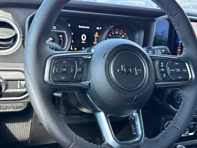 New 2026 Bright White Clear-Coat Exterior Paint Jeep Sahara image 15