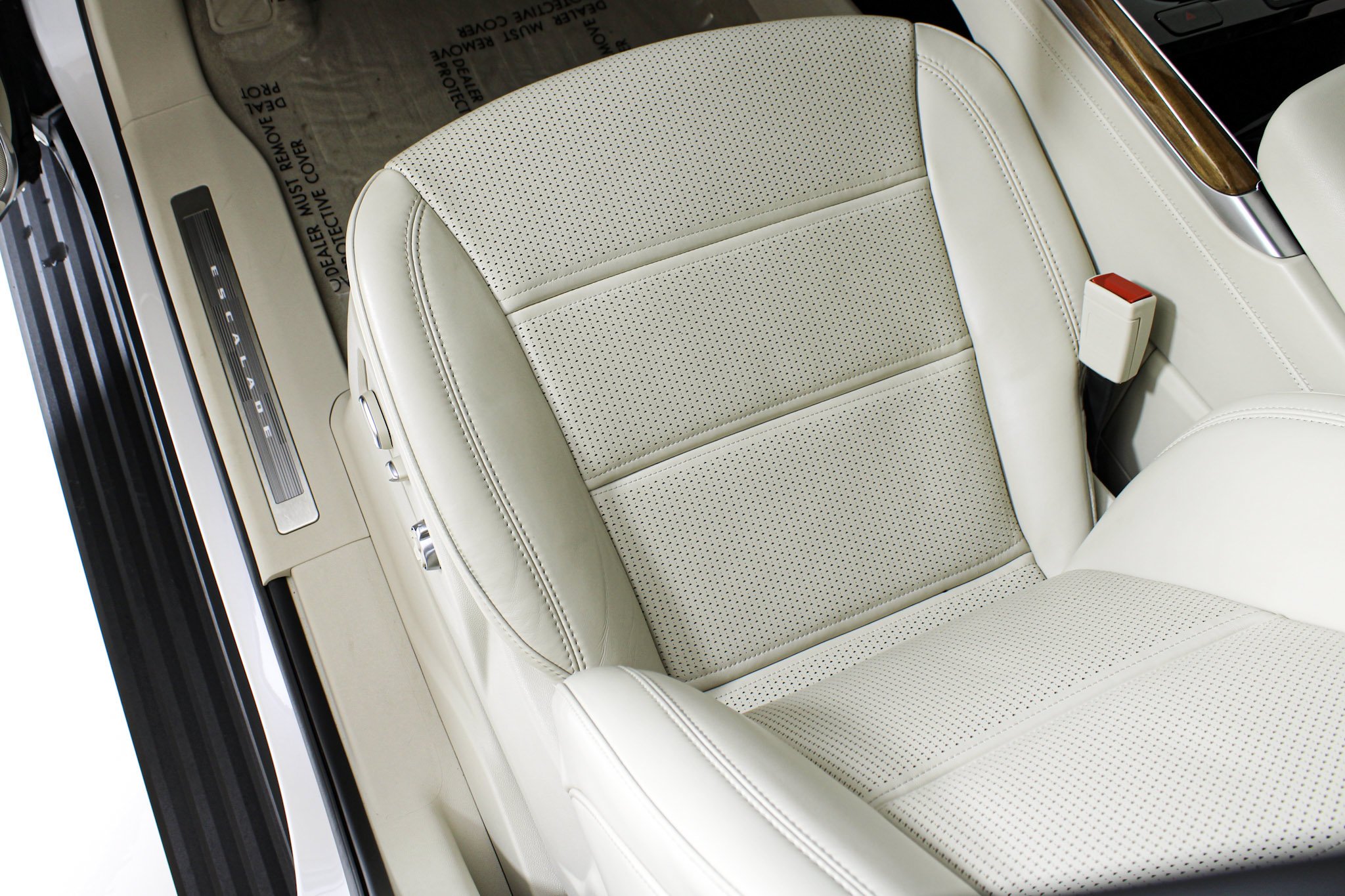 Used 2025 Crystal White Tricoat Cadillac Sport Platinum image 33