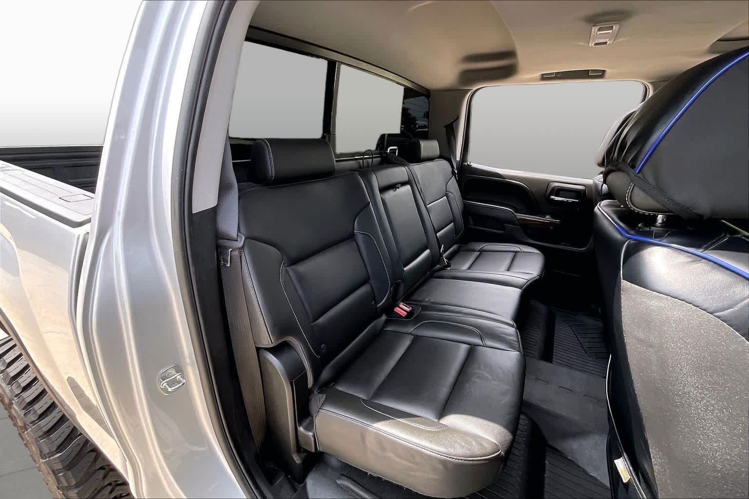Used 2018 Quicksilver Metallic GMC SLT image 19
