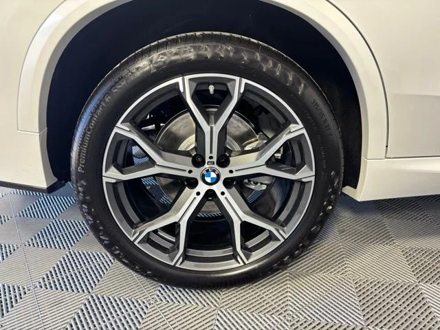 New 2026 Mineral White Metallic BMW xDrive40i image 45