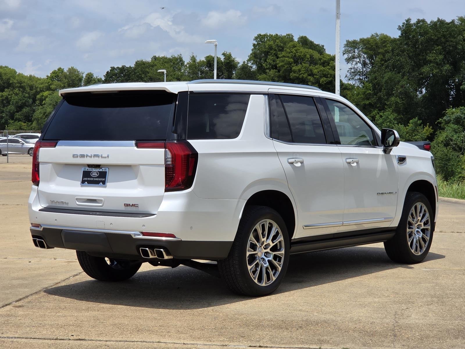 Used 2025 White Frost Tricoat GMC Denali image 4