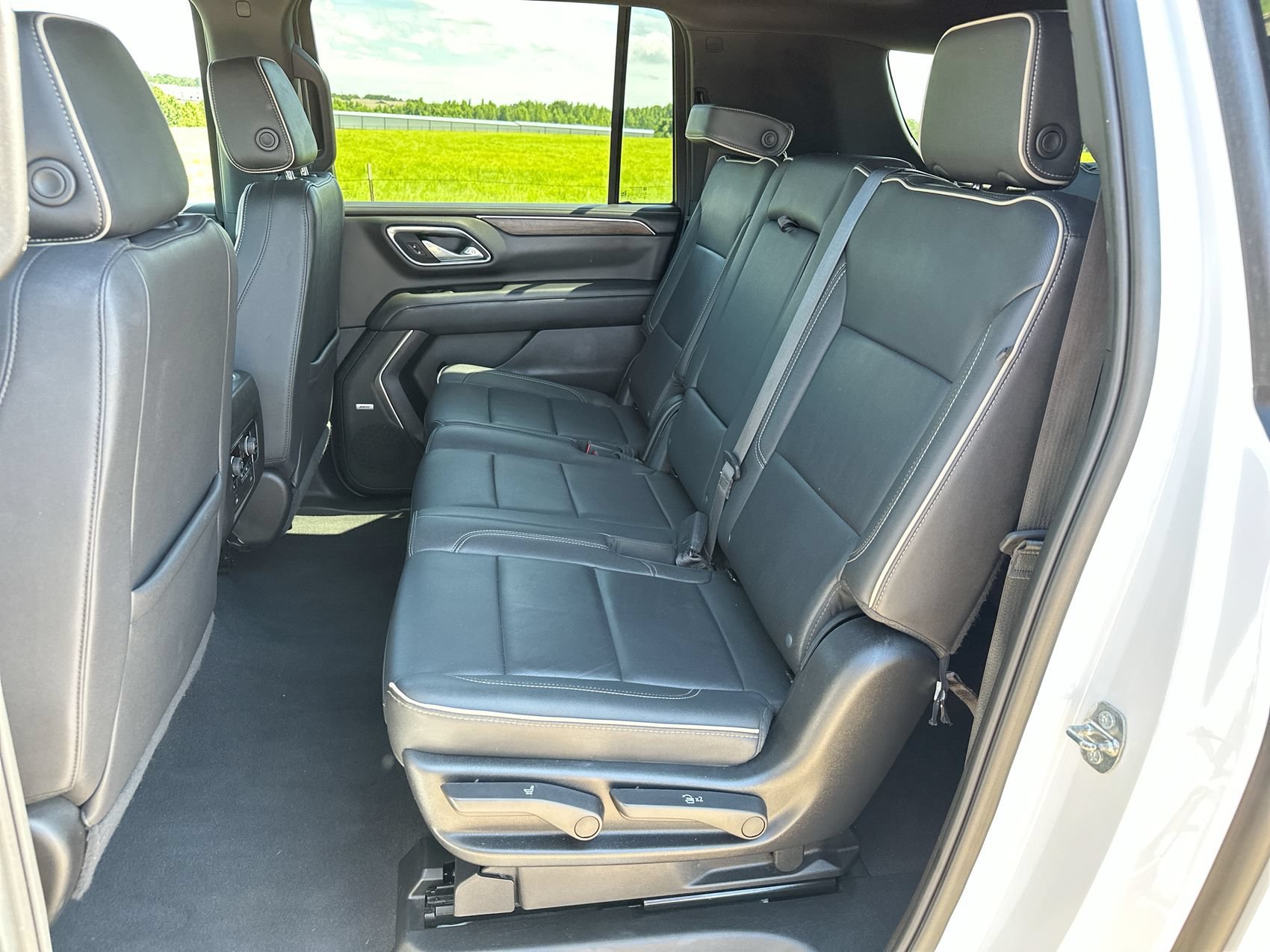 Used 2024 Summit White Chevrolet Premier image 23