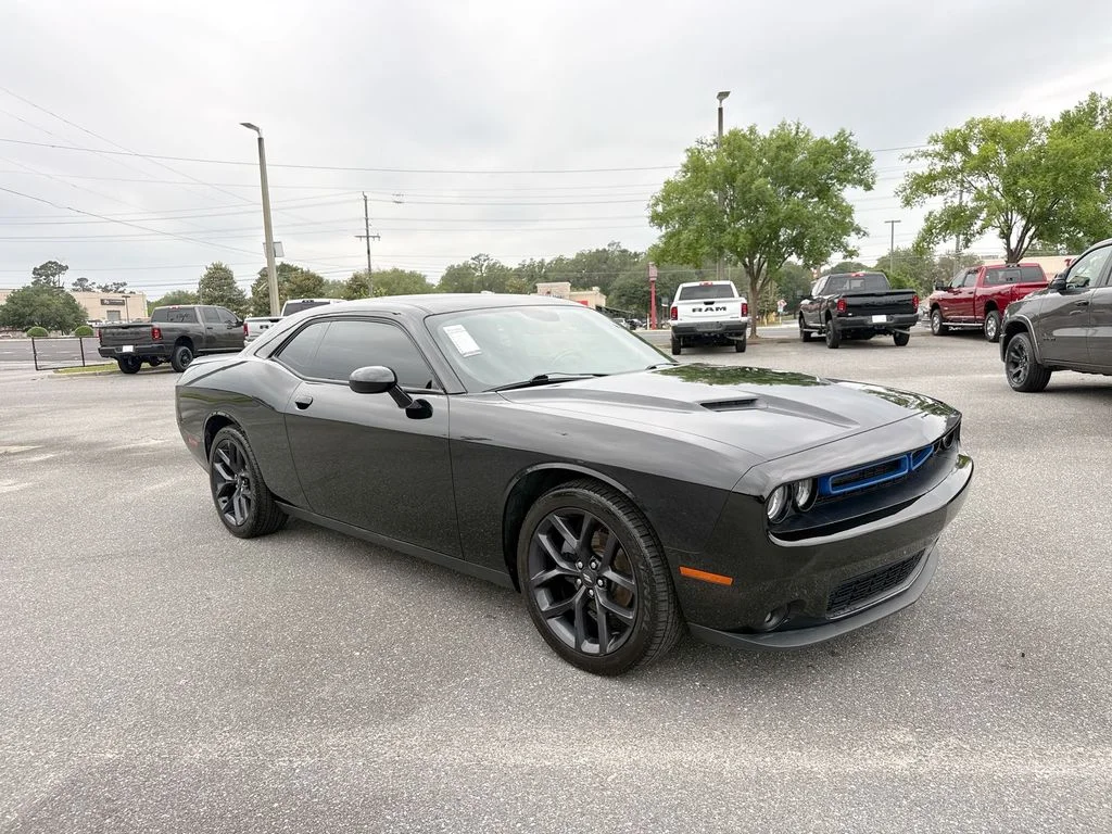 2021 Dodge Challenger SXT Auto's photo