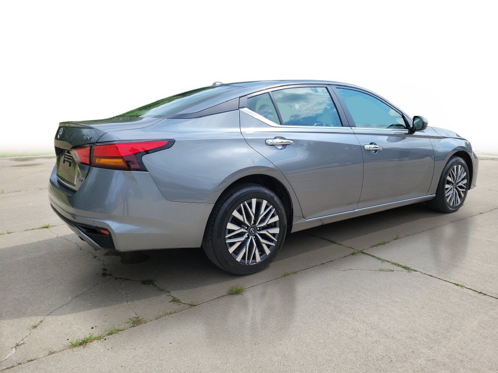 Used 2023 Gray Nissan 2.5 SV image 4