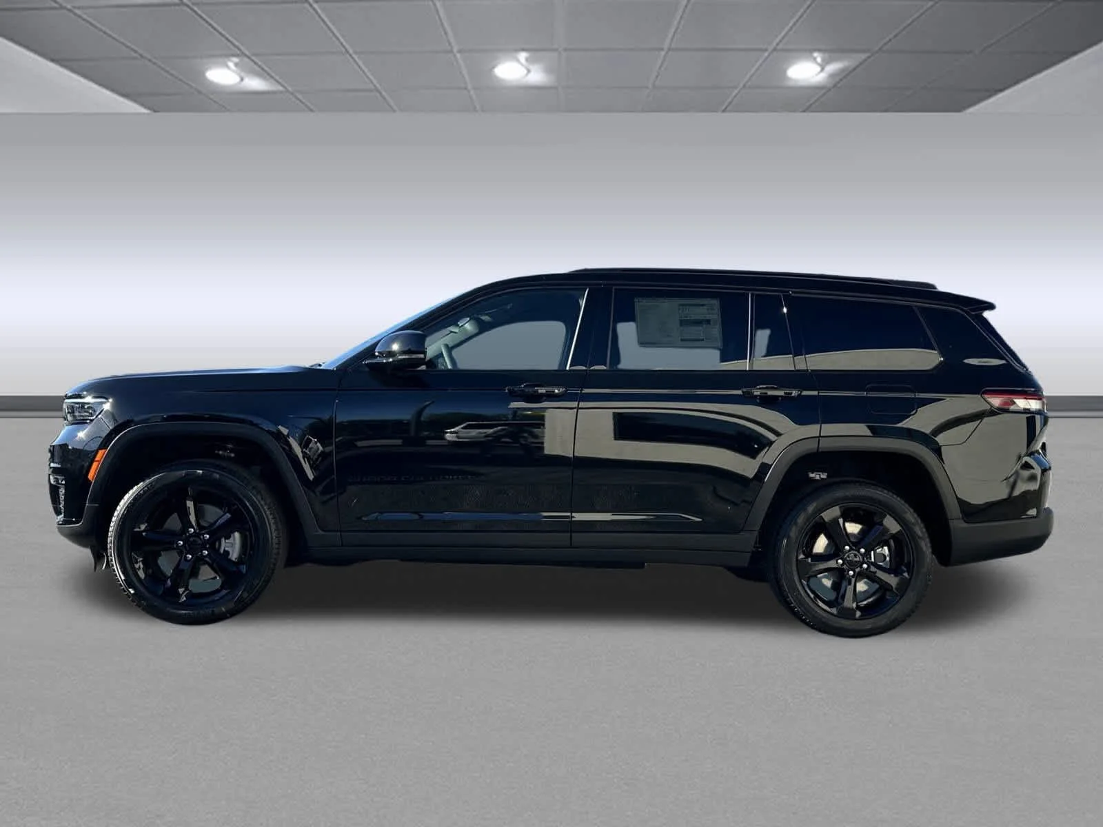 New 2025 Diamond Black Crystal Pearl-Coat Exterior Paint Jeep Limited image 4