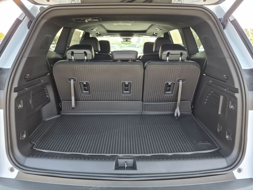 New 2026 Glacier White Tricoat GMC AWD AT4 image 6