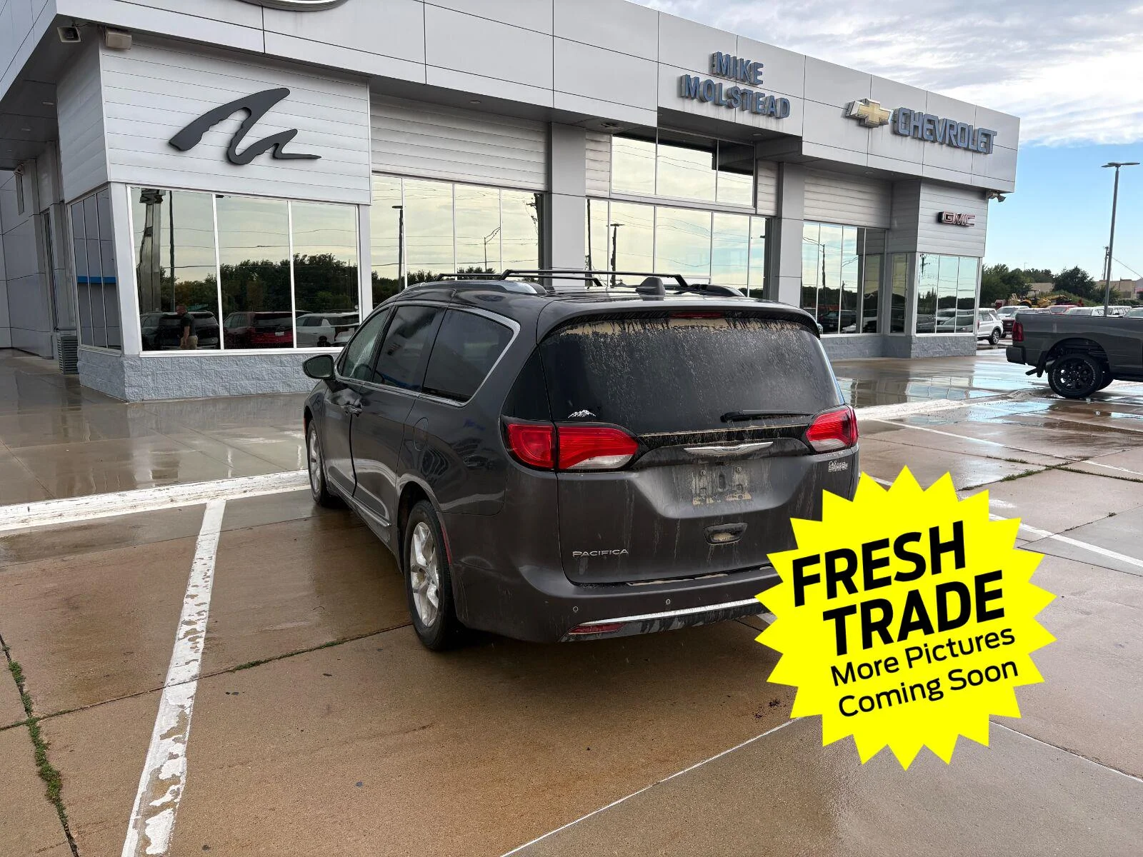 Used 2018 Granite Crystal Metallic Clearcoat Chrysler Limited image 6