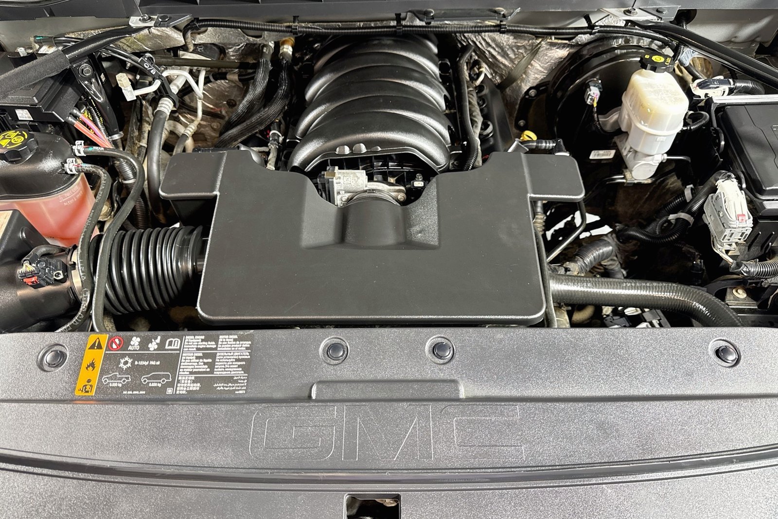 Used 2018 Quicksilver Metallic GMC SLE image 28