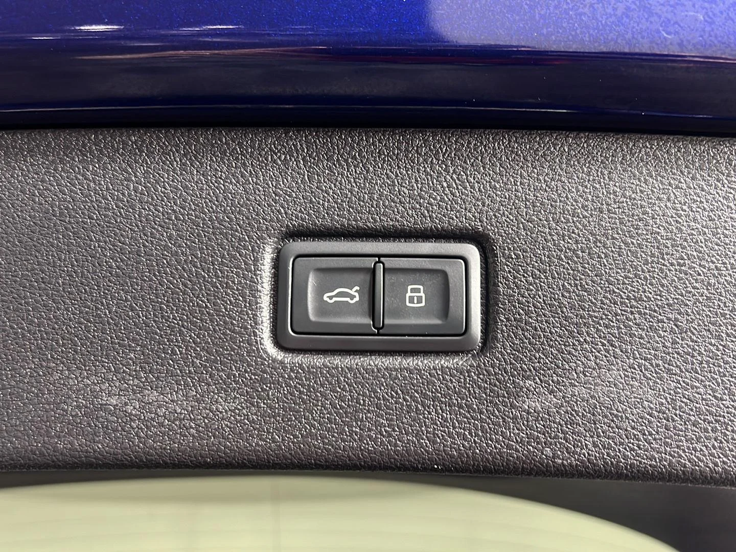 Used 2023 Navarra Blue Metallic Audi Premium Plus image 31