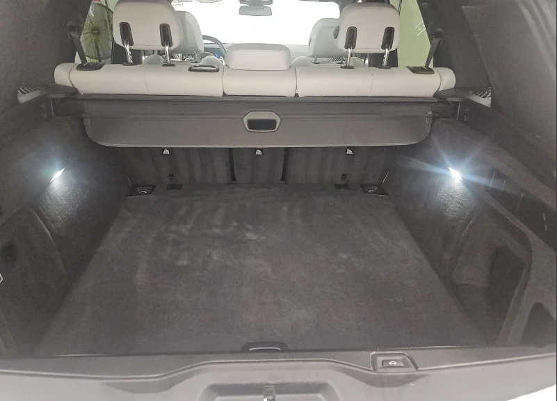 Used 2025 White Metallic BMW xDrive40i image 9