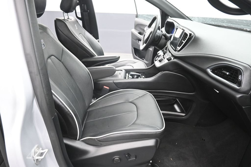 Used 2026 Silver Chrysler Limited image 16