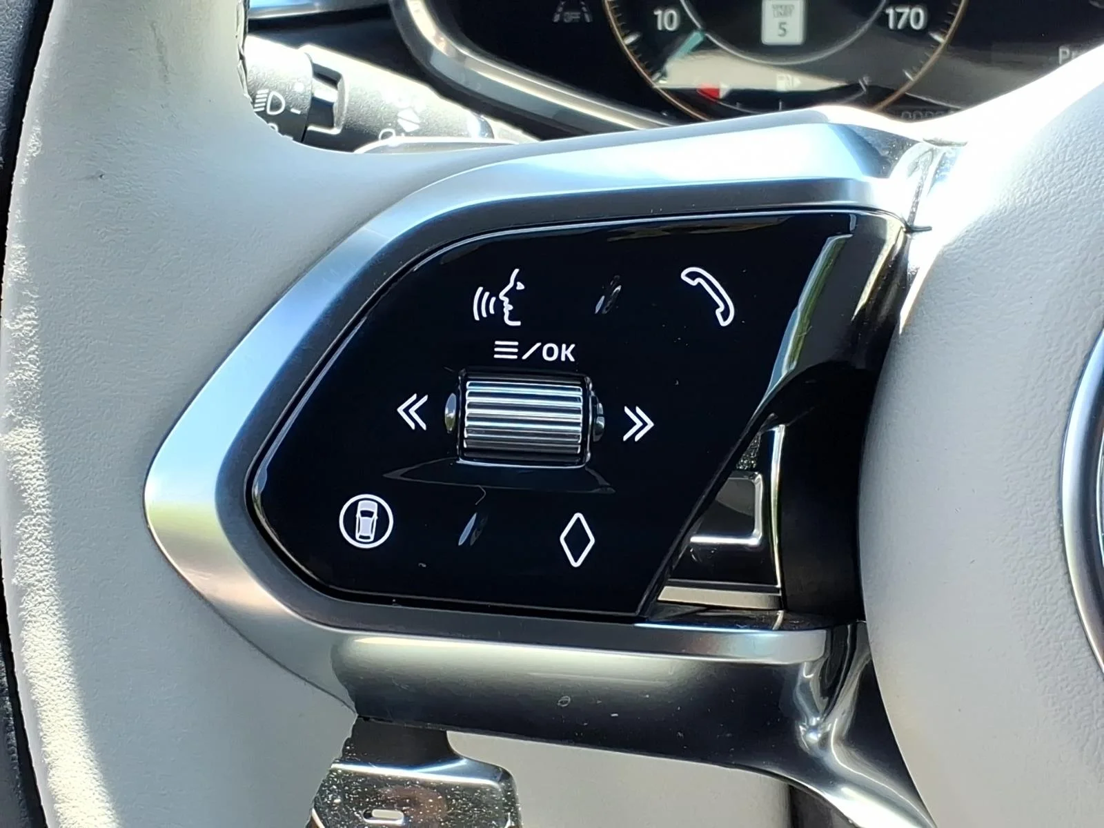 New 2026 Santorini Black Jaguar P250 R-Dynamic S image 17