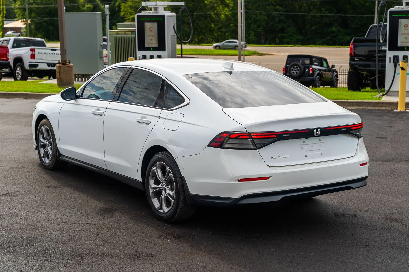 Used 2024  Honda EX image 4