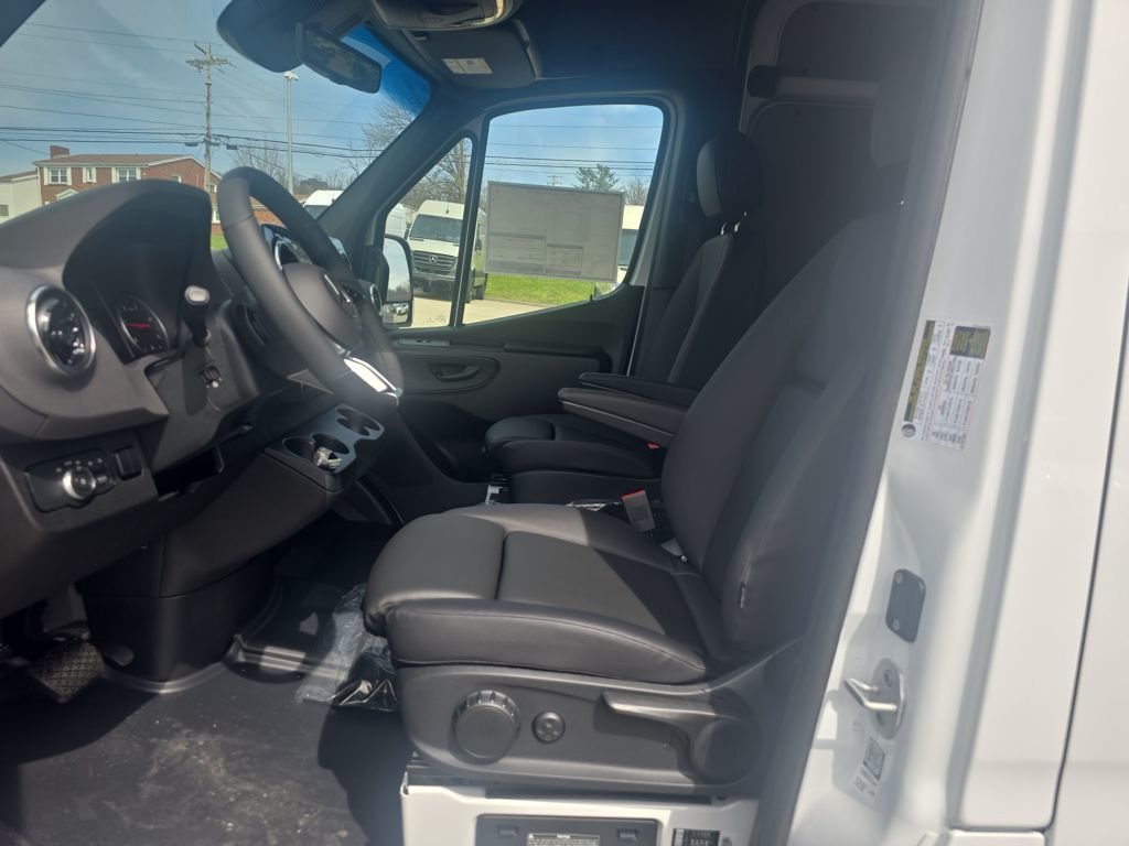 New 2026 Arctic White Mercedes-Benz Cargo 170 WB image 9