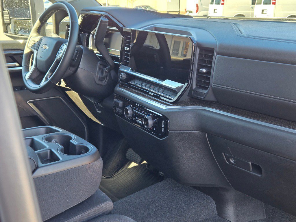 2025 Chevrolet Silverado 2500HD LT - Photo 9