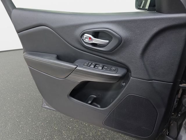 Used 2016 Granite Crystal Metallic Clearcoat Jeep Limited image 27