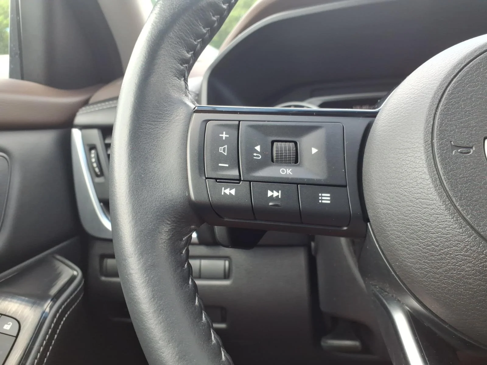 Certified Used 2023 Scarlet Ember Tintcoat Nissan SV image 23