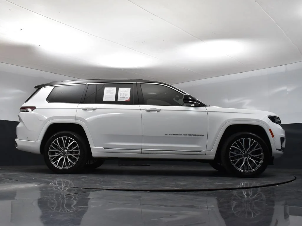 Used 2024 White Jeep Summit image 37